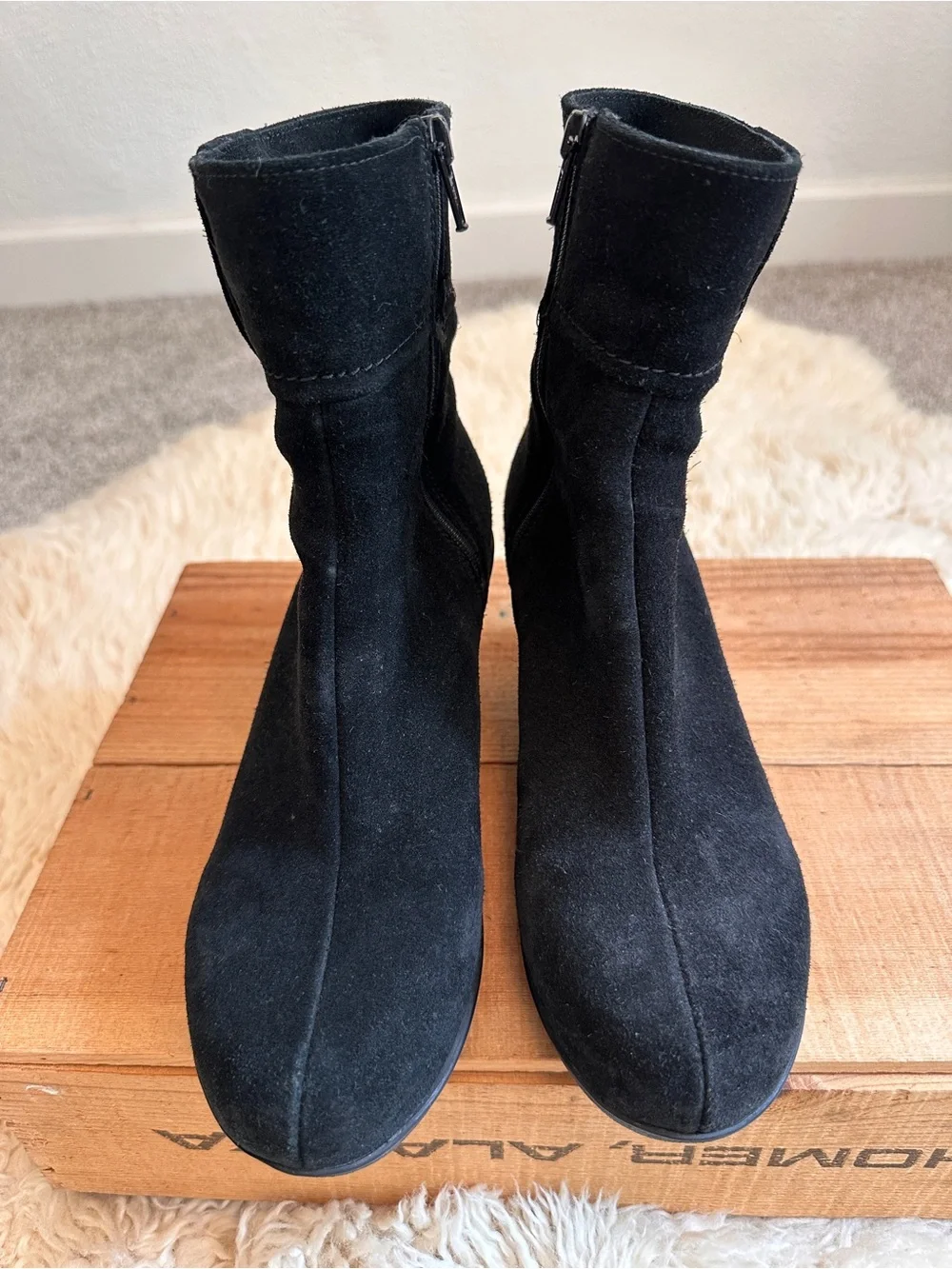La Canadienne wedge waterproof suede leather bootie 6 1/2 M